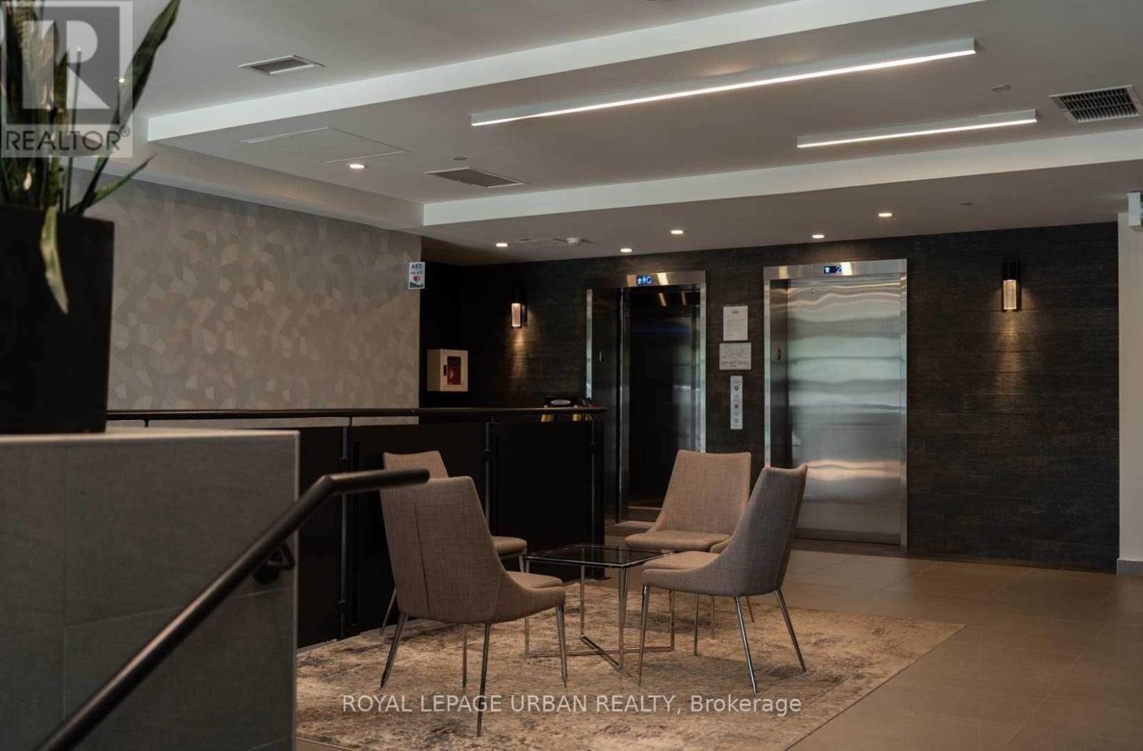 215 - 690 KING STREET W