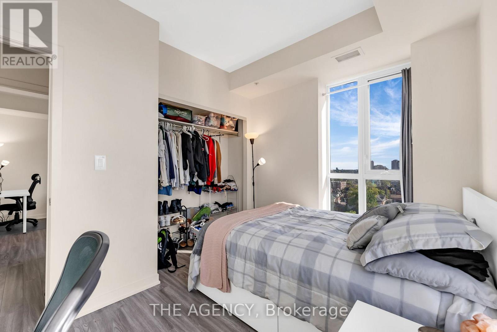 1104 - 128 KING STREET N