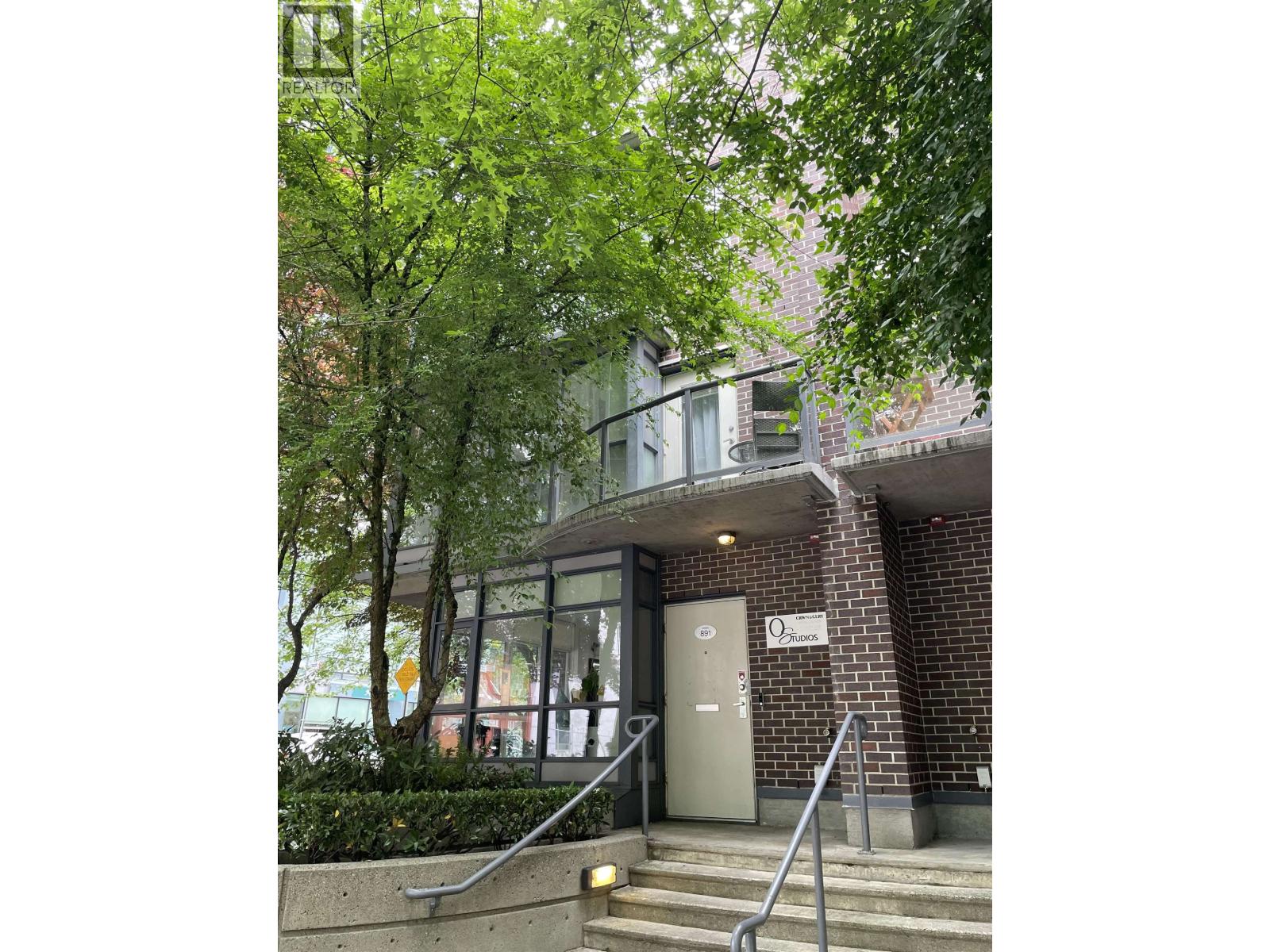 891 HELMCKEN STREET