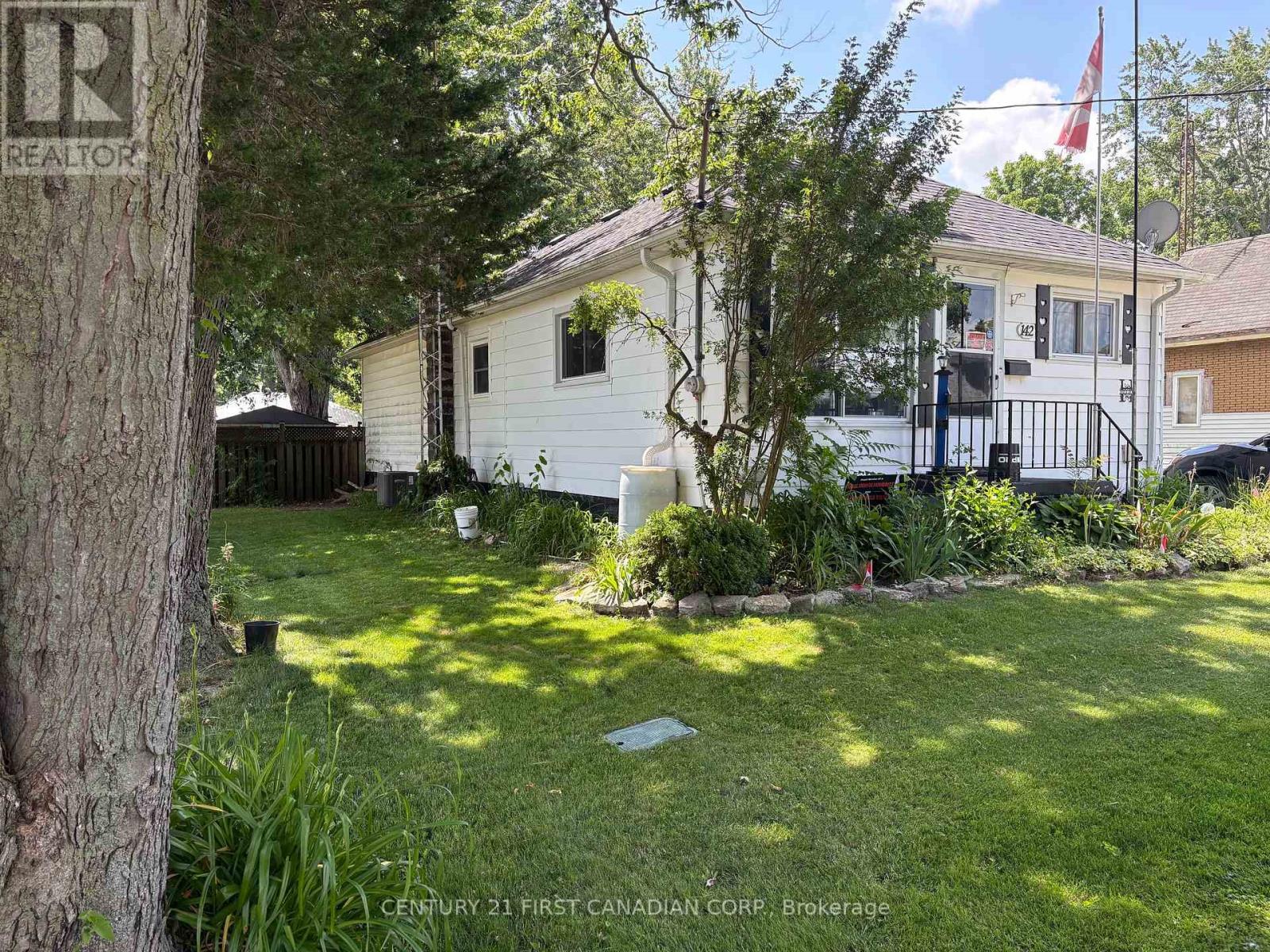 142 Frederic Street W, West Elgin, Ontario  N0L 2P0 - Photo 1 - X13514480