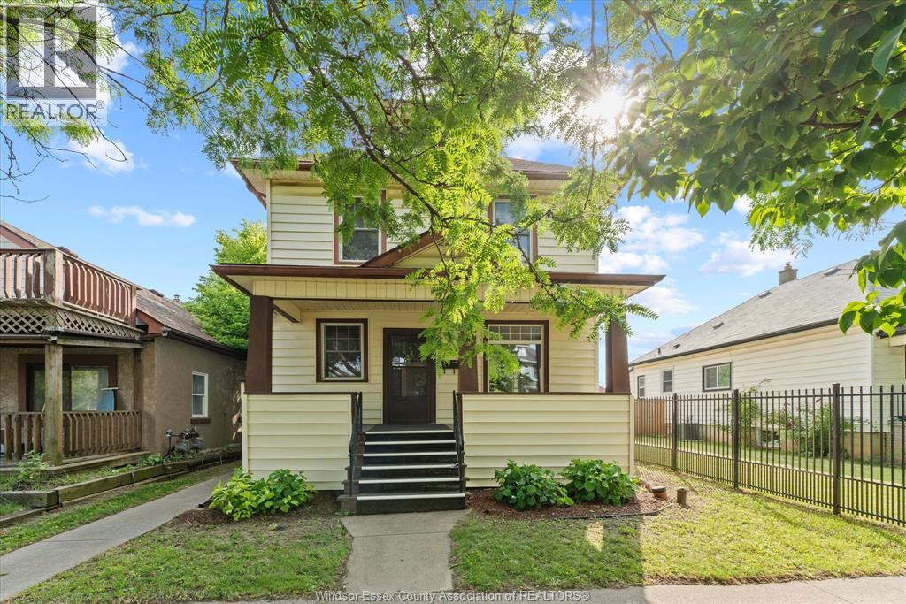 961 Lincoln, Windsor, Ontario N8Y 2H3 - Photo 2 - 26015857