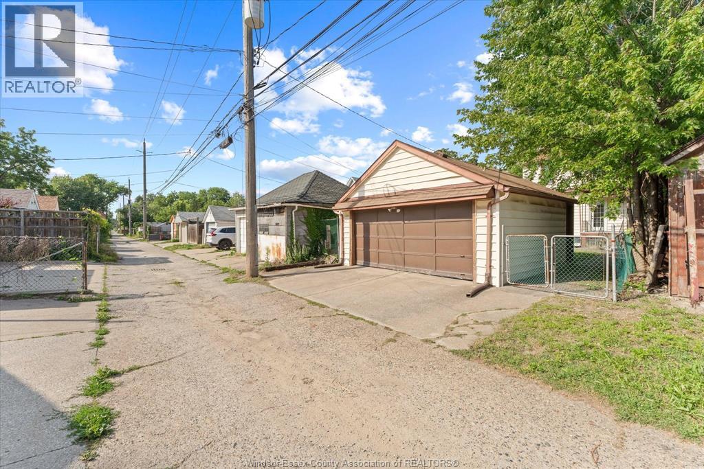 961 Lincoln, Windsor, Ontario N8Y 2H3 - Photo 37 - 26015857