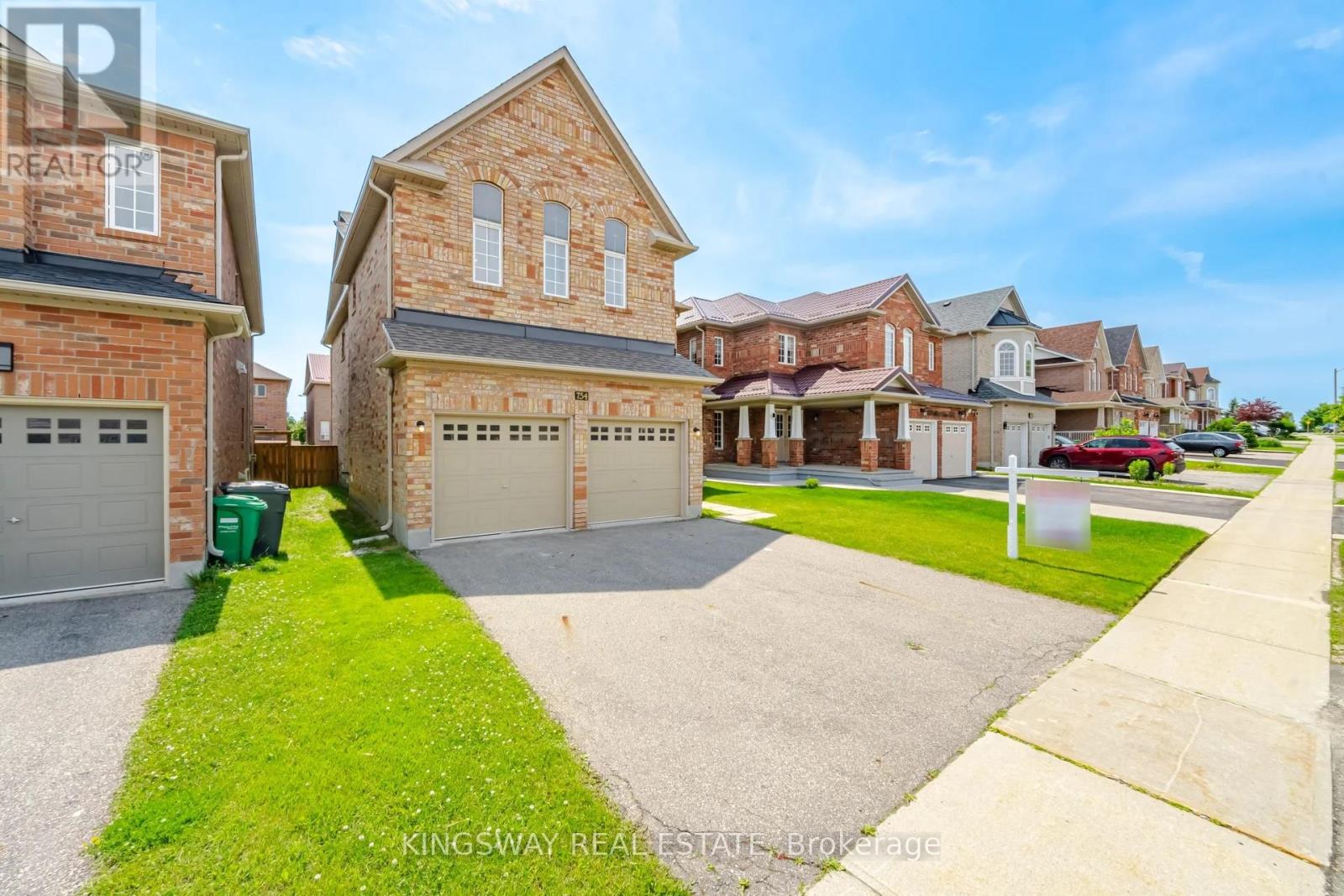 754 White Clover Way, Mississauga, Ontario  L5V 3B8 - Photo 2 - W13511516