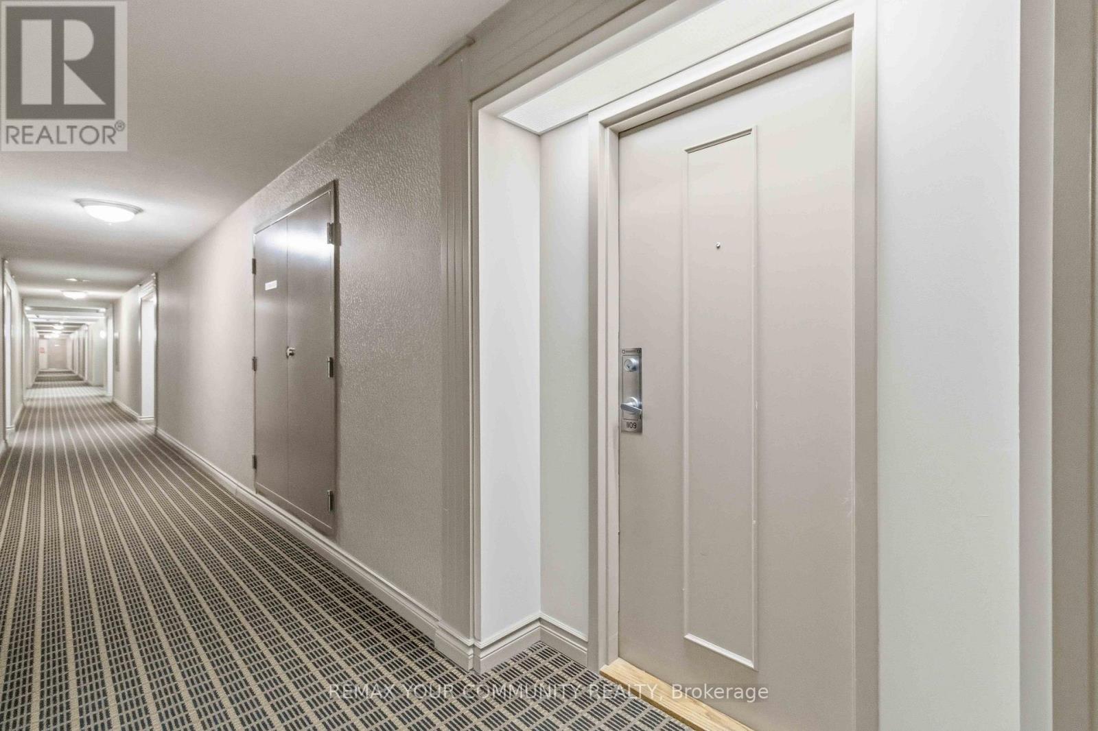 1109 - 135 Hillcrest Avenue, Mississauga, Ontario  L5B 4B1 - Photo 3 - W13466826
