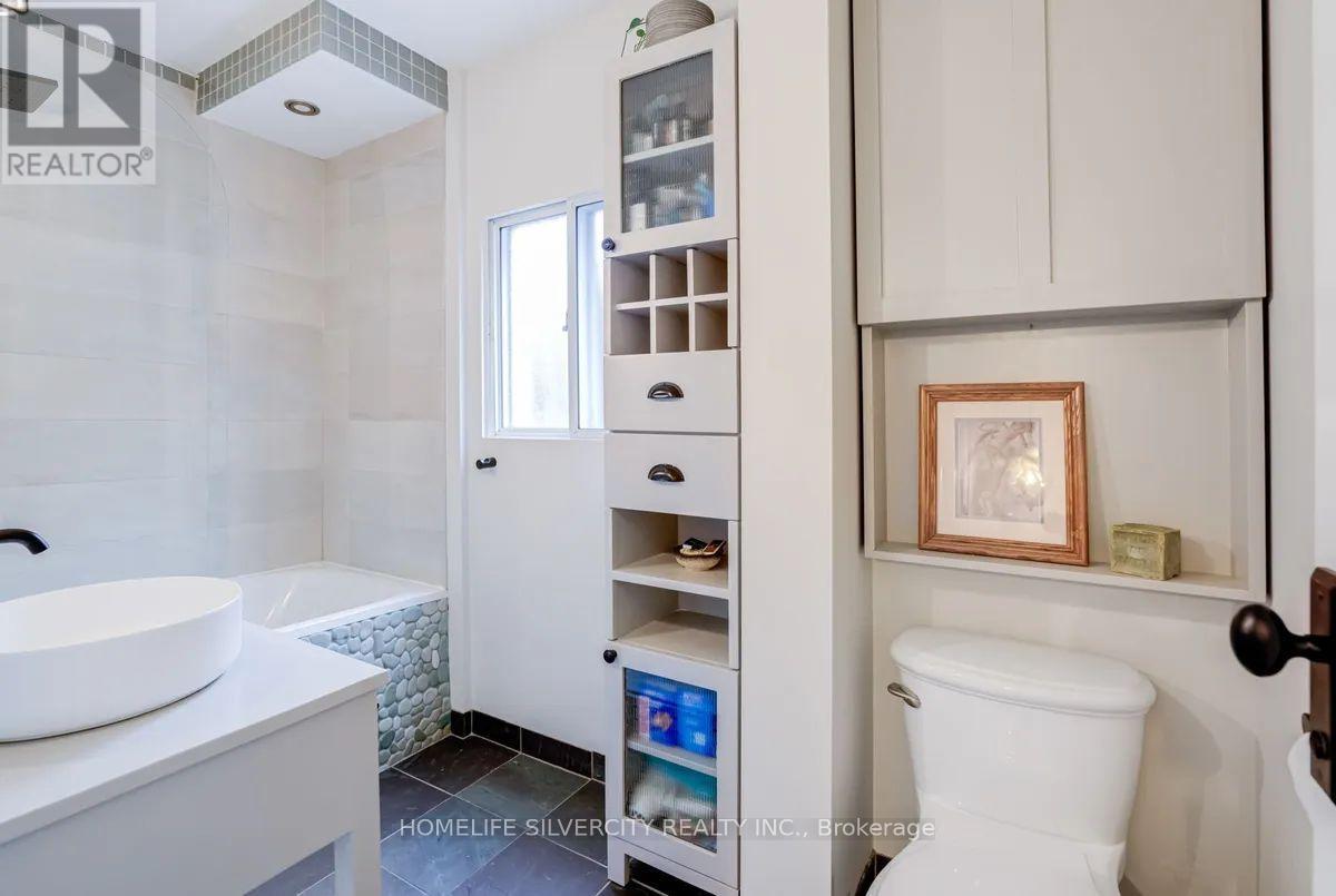 114 Springdale Boulevard, Toronto, Ontario M4J 1W9 - Photo 17 - E13514478