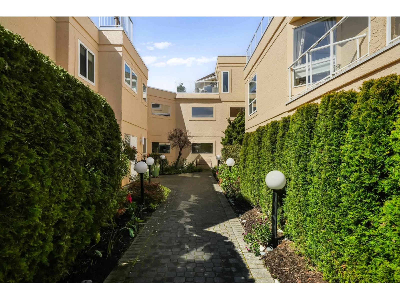 201 1255 Best Street, White Rock, British Columbia  V4B 4E1 - Photo 4 - R3141417
