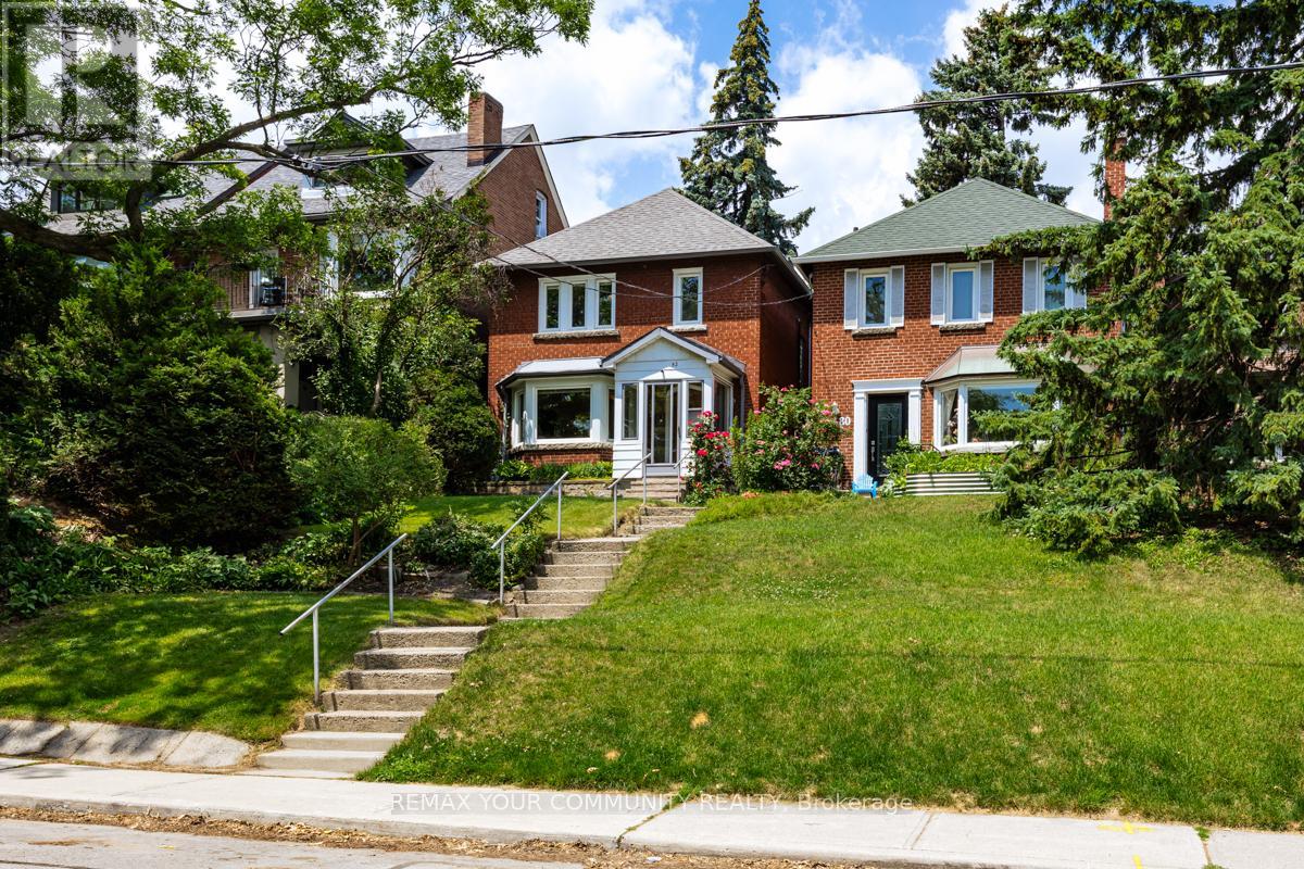 82 Abbott Avenue, Toronto, Ontario M6P 1H6 - Photo 2 - W13514550