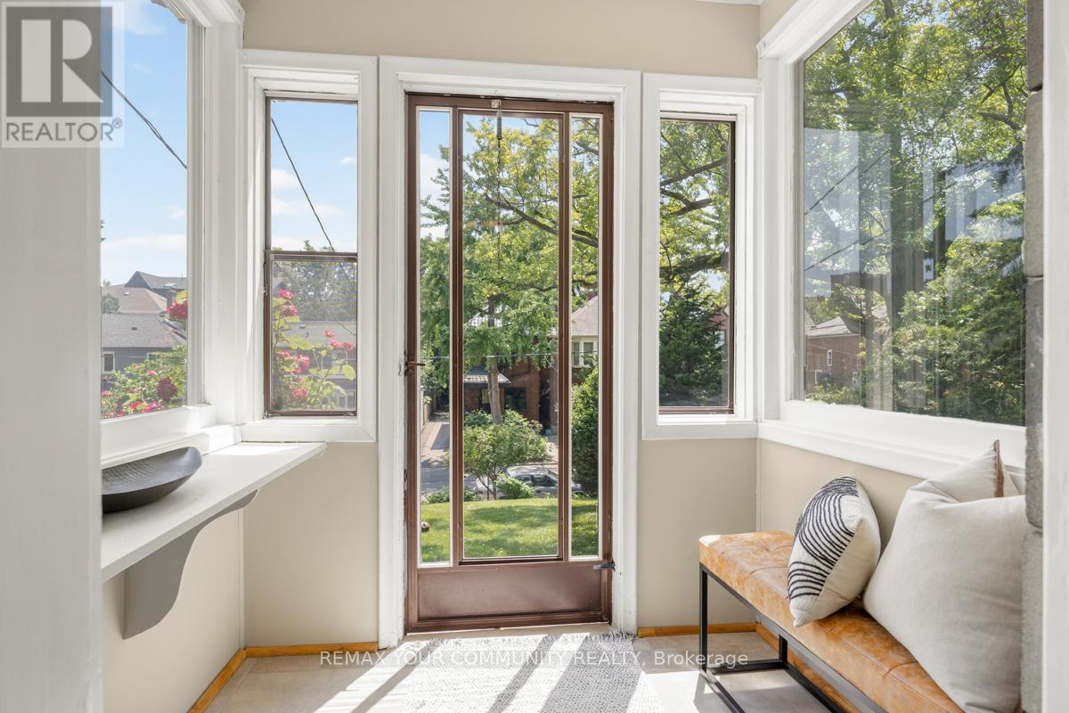 82 Abbott Avenue, Toronto, Ontario M6P 1H6 - Photo 4 - W13514550