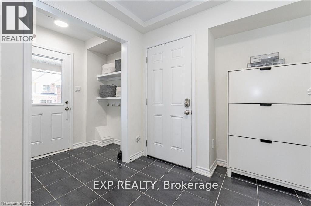 8 Stratus Street, Kitchener, Ontario N2R 0K6 - Photo 4 - X13514518