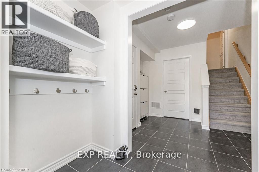 8 Stratus Street, Kitchener, Ontario N2R 0K6 - Photo 5 - X13514518
