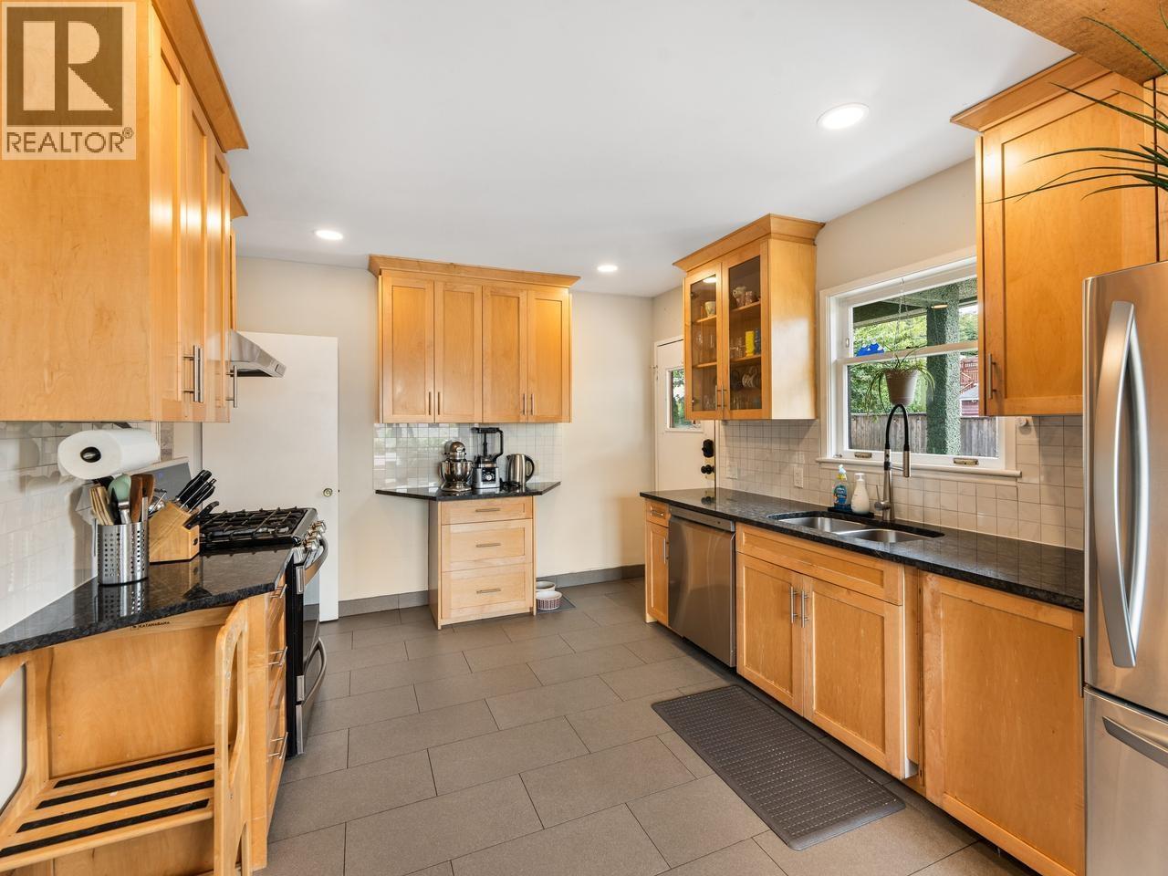 355 Sherbrooke Street, New Westminster, British Columbia  V3L 3M8 - Photo 8 - R3141523