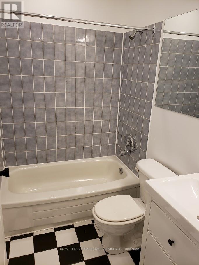 2 - 673 Woodbine Avenue, Toronto, Ontario  M4E 2J3 - Photo 12 - E13514810