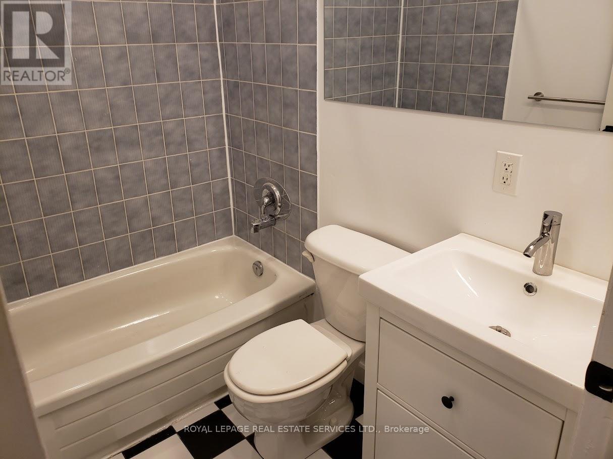 2 - 673 Woodbine Avenue, Toronto, Ontario  M4E 2J3 - Photo 13 - E13514810