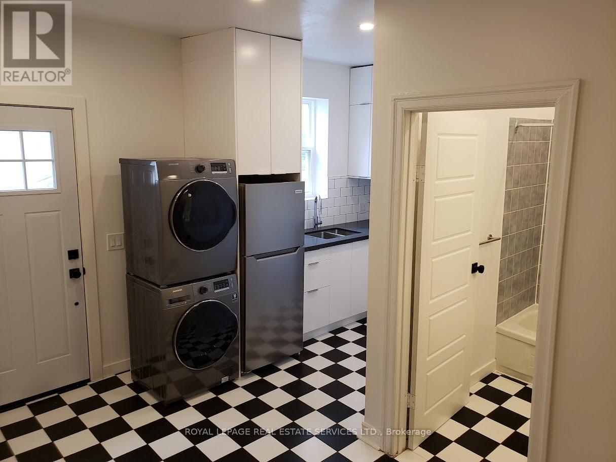 2 - 673 Woodbine Avenue, Toronto, Ontario  M4E 2J3 - Photo 2 - E13514810