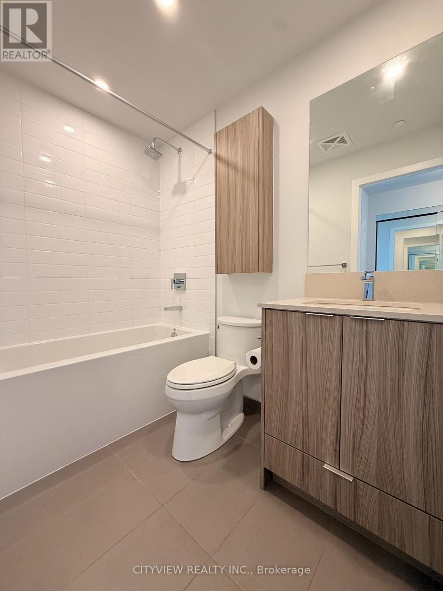 3904 - 430 Square One Drive, Mississauga, Ontario  L5B 0L6 - Photo 3 - W13514778