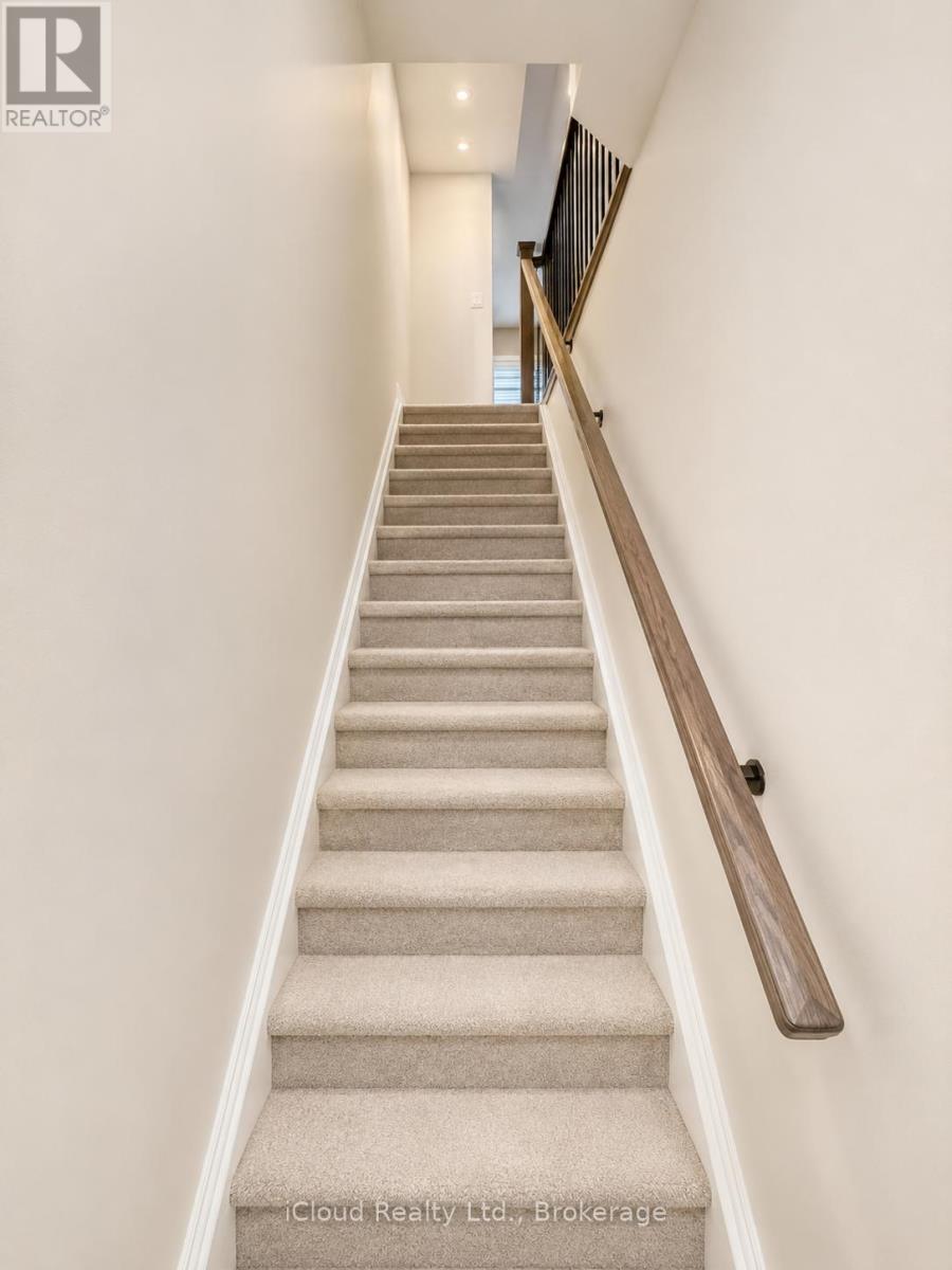36 - 26 Lunar Crescent, Mississauga, Ontario  L5M 2R5 - Photo 2 - W13514788