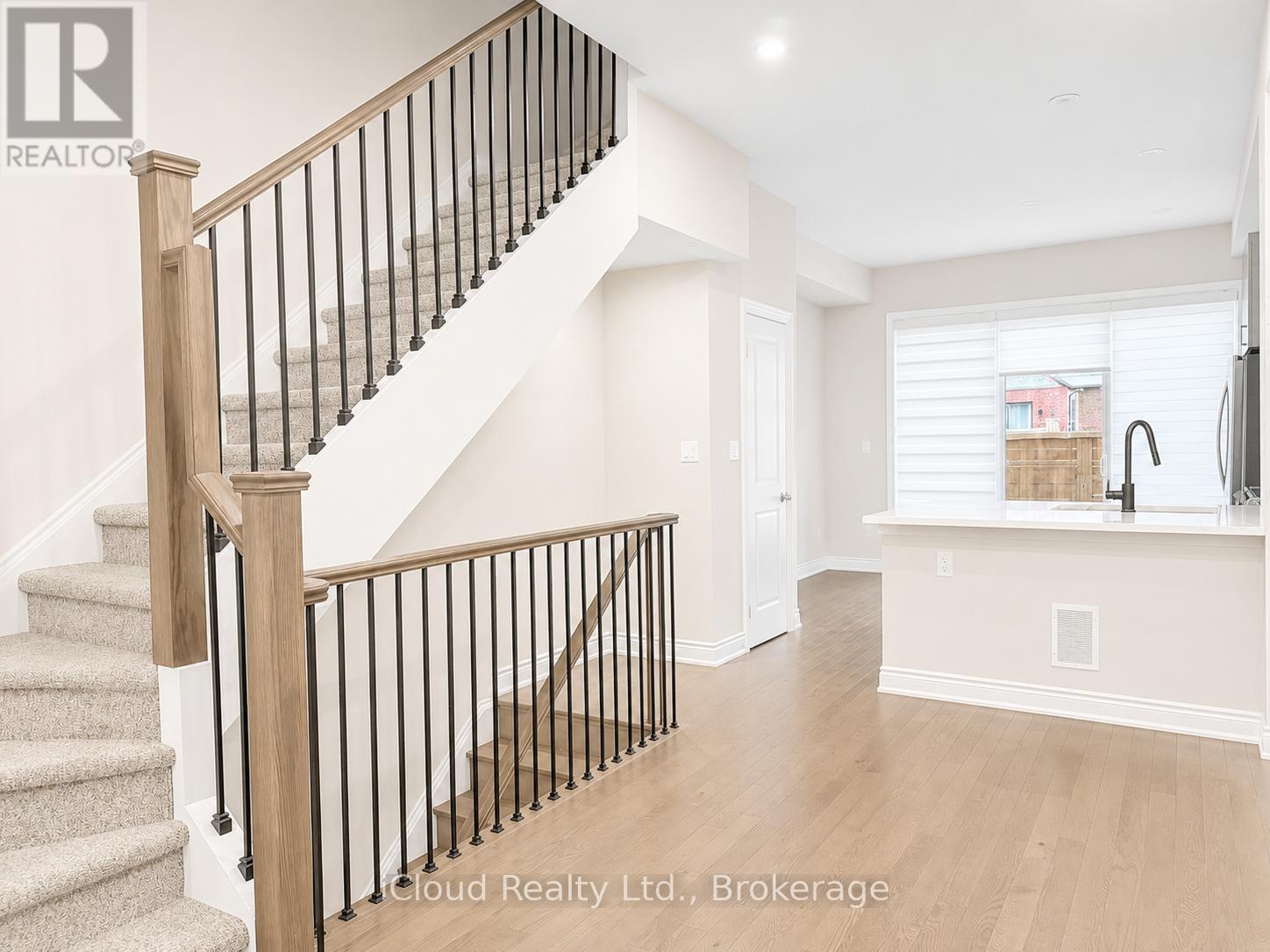 36 - 26 Lunar Crescent, Mississauga, Ontario  L5M 2R5 - Photo 3 - W13514788