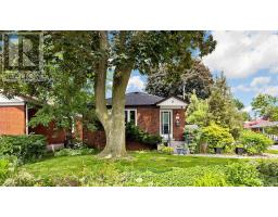 1 HELSBY CRESCENT, Toronto, Ontario