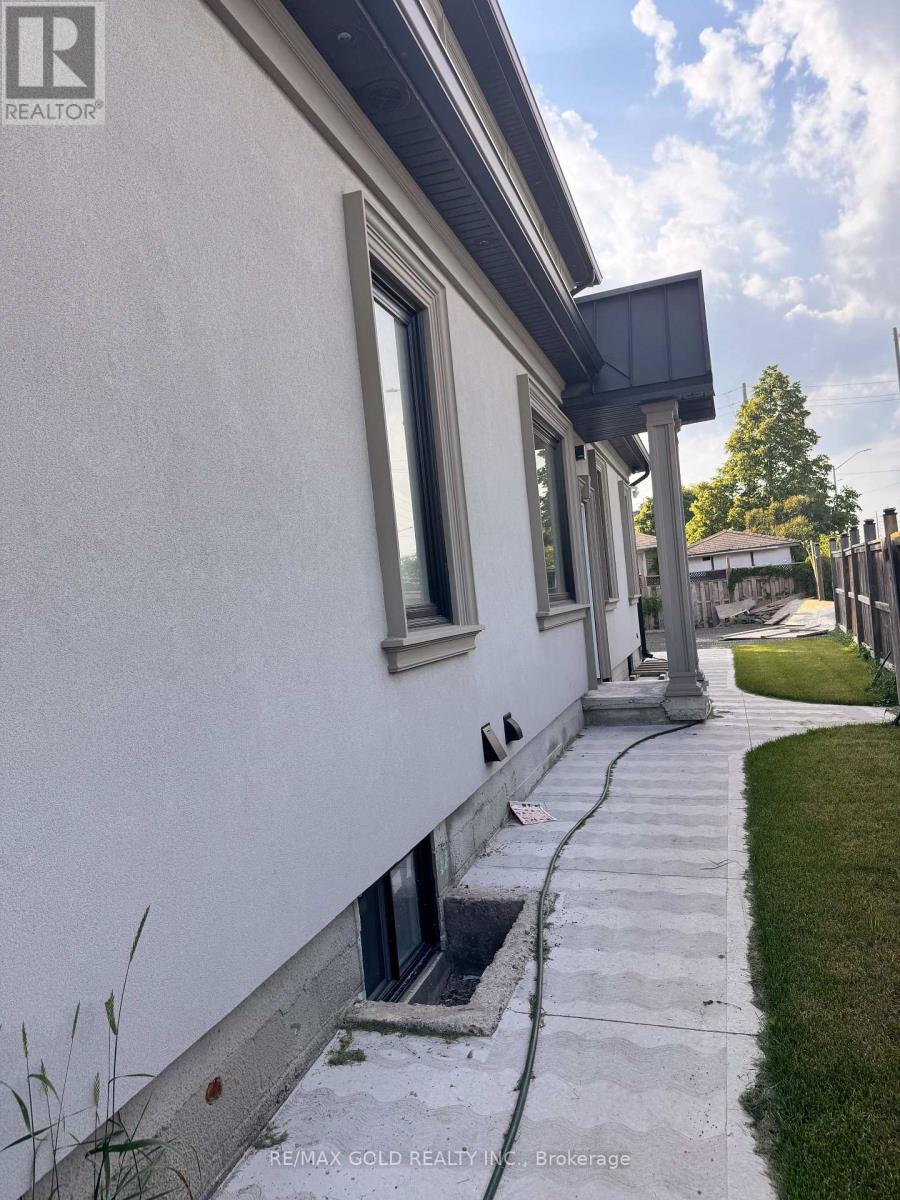 106 Woodward Avenue, Brampton, Ontario  L6V 1K6 - Photo 17 - W13514926
