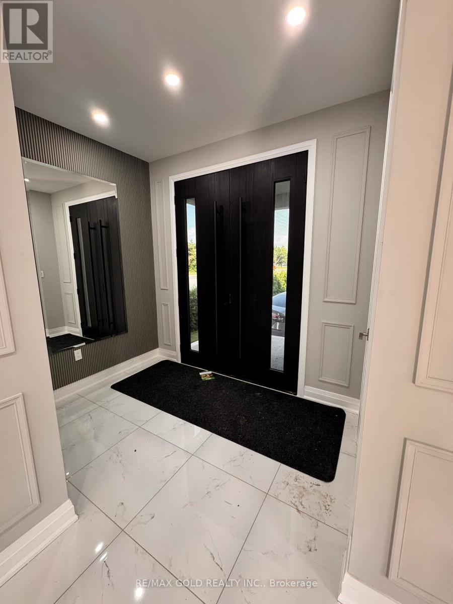 106 Woodward Avenue, Brampton, Ontario  L6V 1K6 - Photo 3 - W13514926