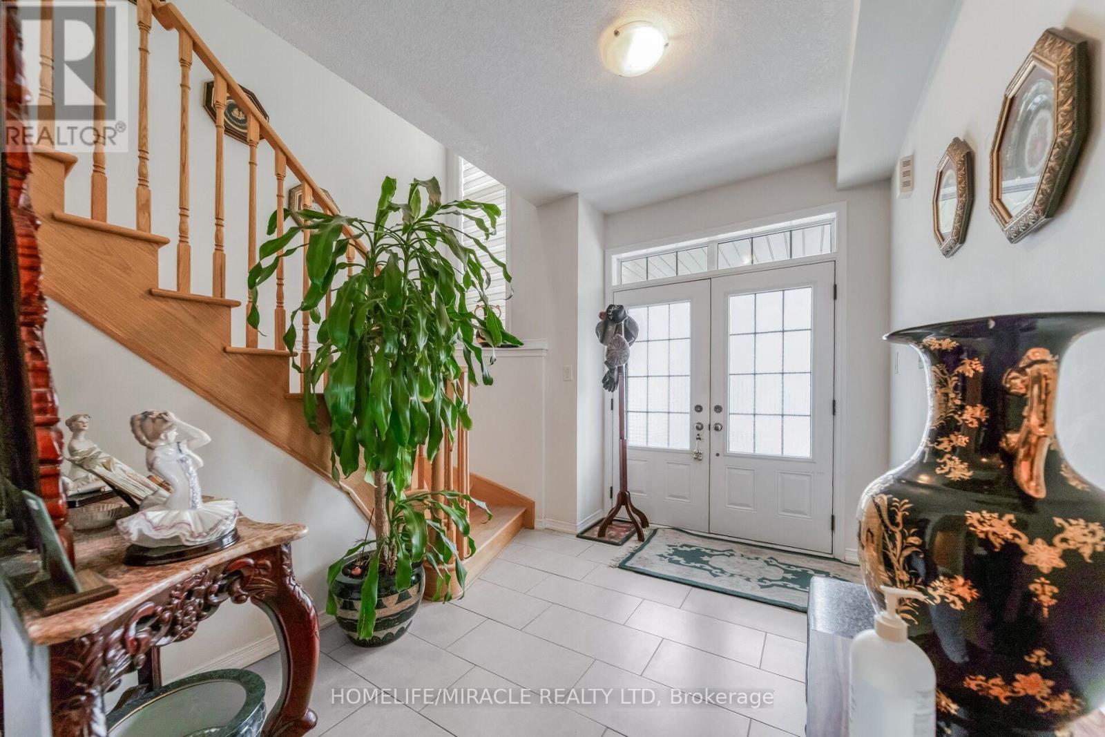 14 Abercrombie Crescent, Brampton, Ontario  L7A 4N1 - Photo 3 - W13514948