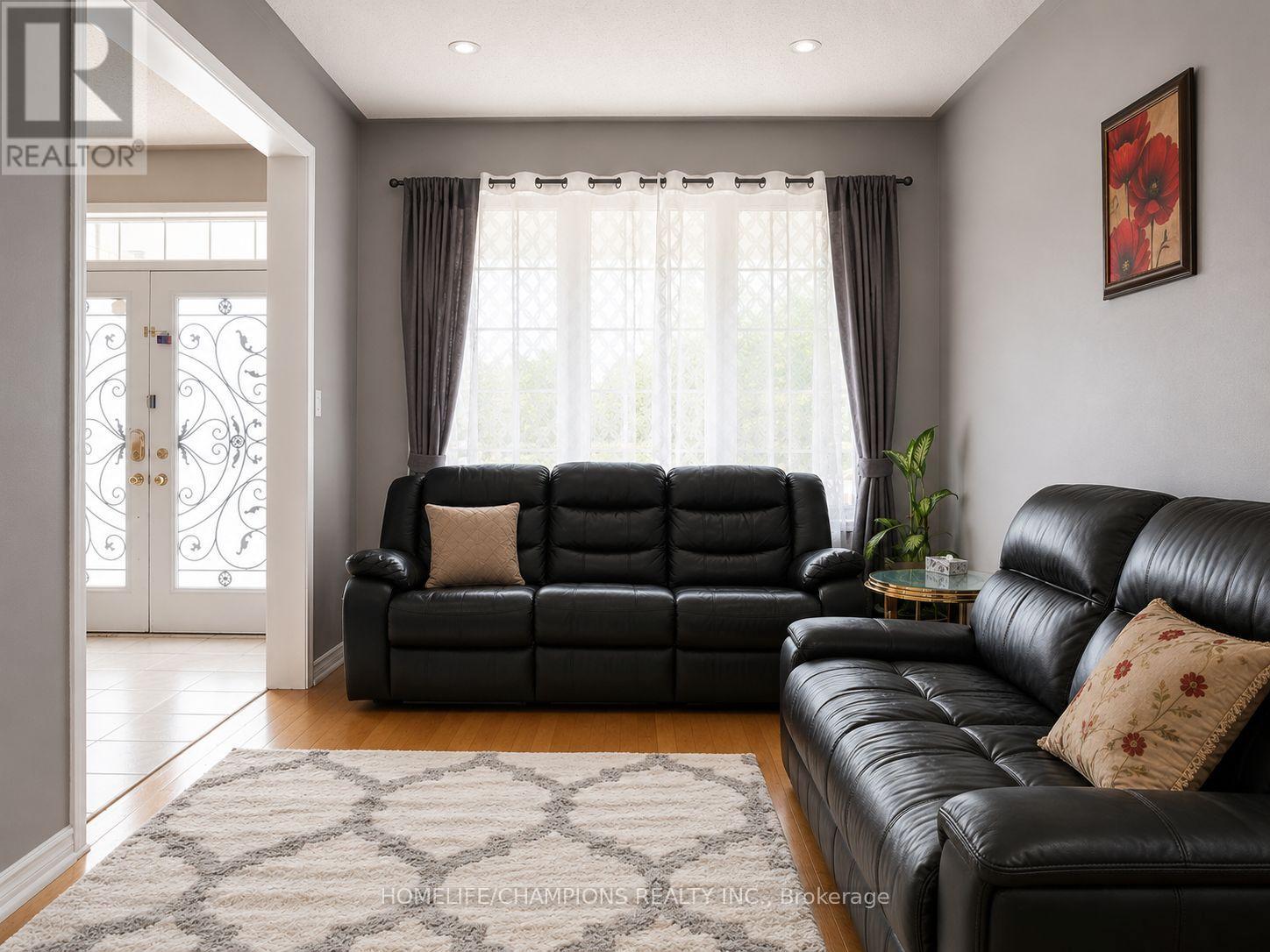 14 Benmore Crescent, Brampton, Ontario  L6P 2S8 - Photo 3 - W13509136