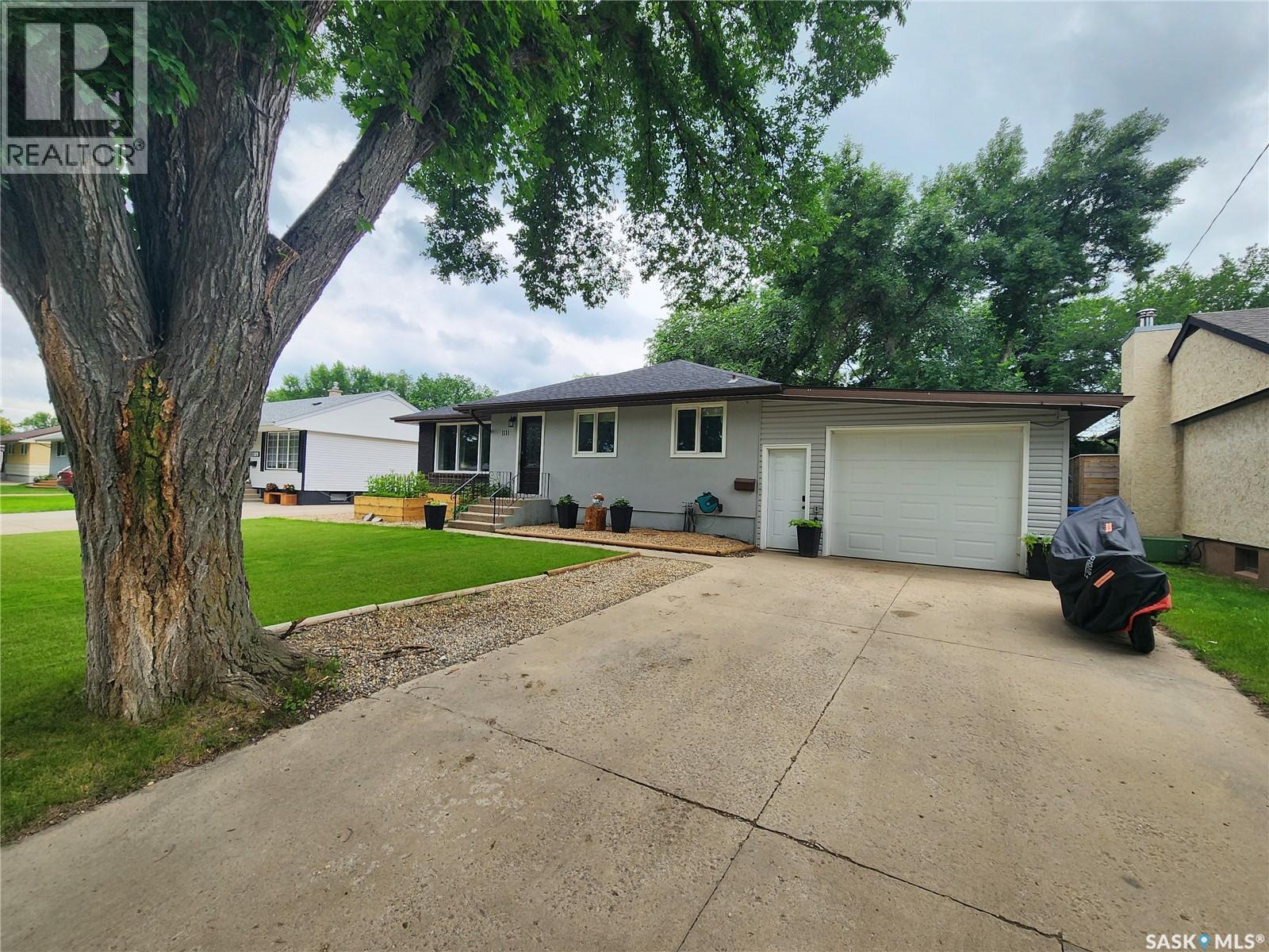 1111 Hudson Road, Estevan, Saskatchewan  S4A 1Z1 - Photo 2 - SK041285