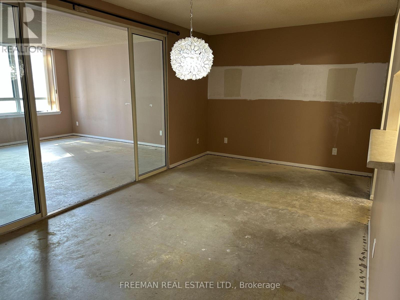 2405 - 633 Bay Street, Toronto, Ontario  M5G 2G4 - Photo 8 - C12953544