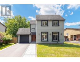 7 COSSAR DRIVE, Aurora, Ontario