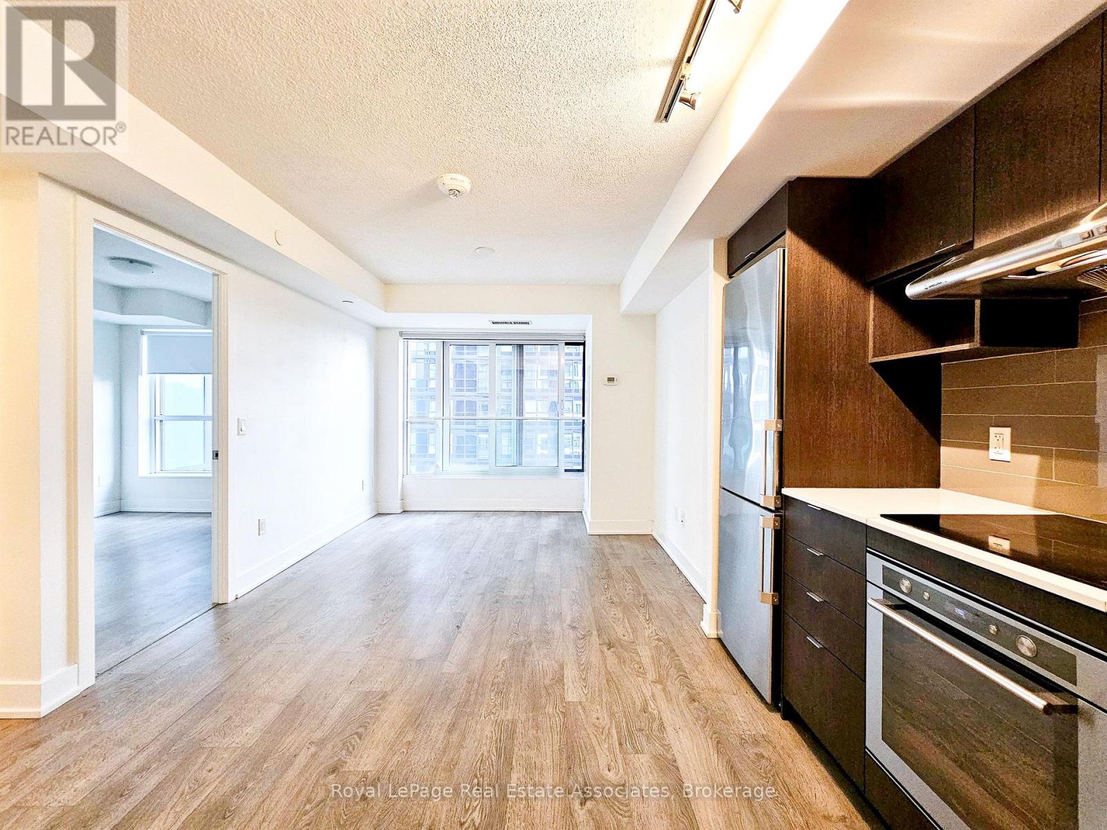 905 - 7 Mabelle Avenue, Toronto, Ontario  M5T 0C9 - Photo 1 - W13515190