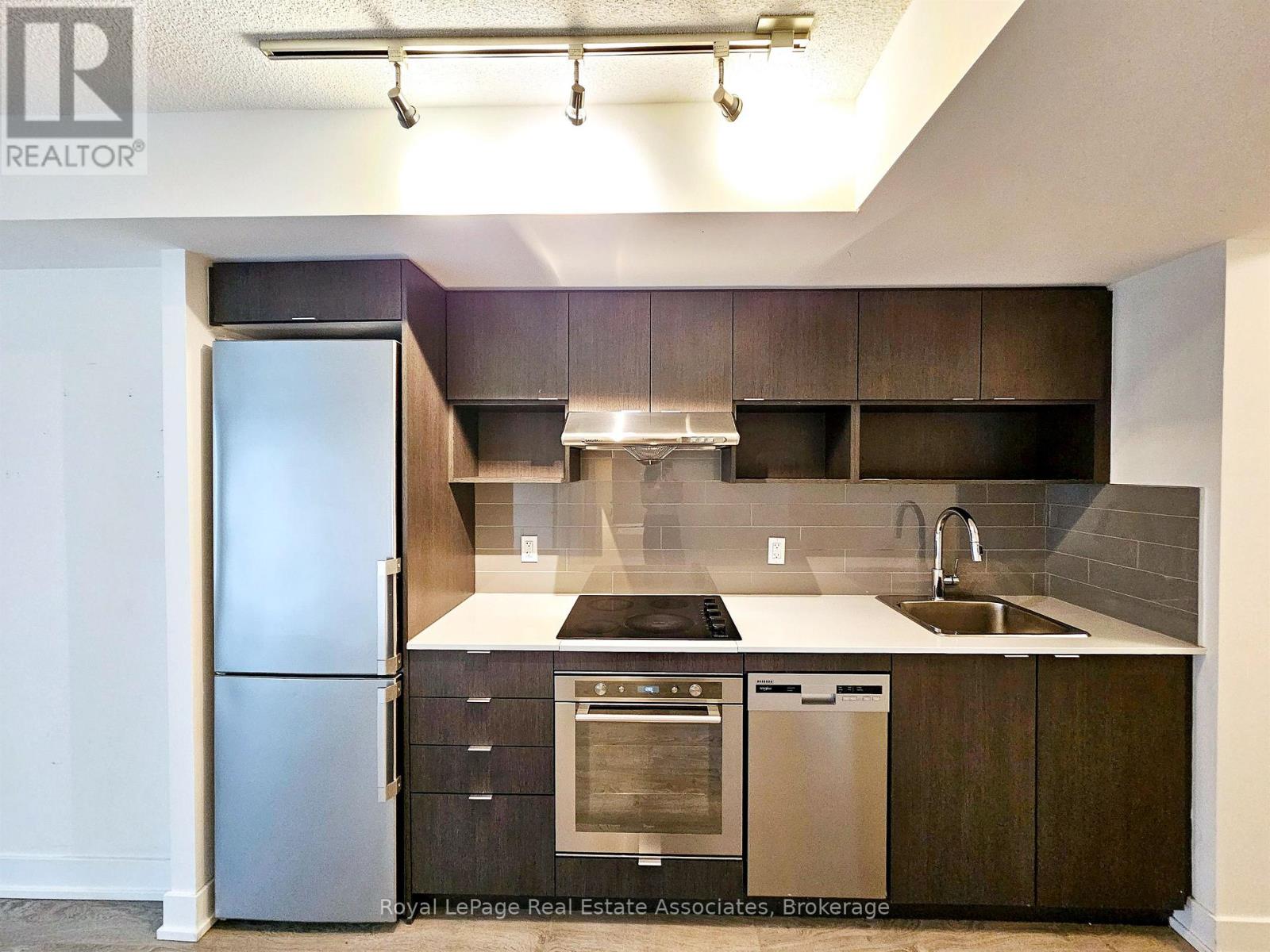 905 - 7 Mabelle Avenue, Toronto, Ontario  M5T 0C9 - Photo 3 - W13515190