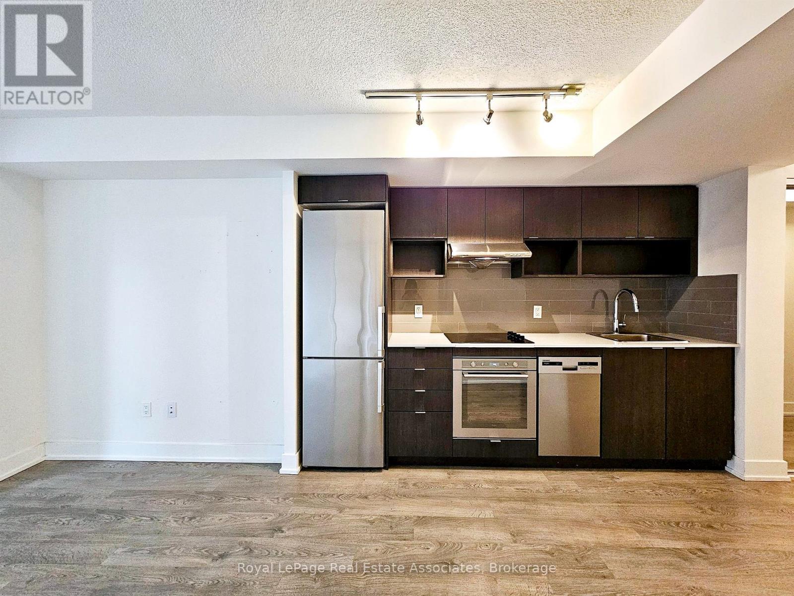 905 - 7 Mabelle Avenue, Toronto, Ontario  M5T 0C9 - Photo 4 - W13515190