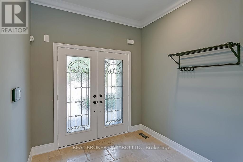1510 Arrowhead Road, Oakville, Ontario  L6H 7V6 - Photo 2 - W13515202