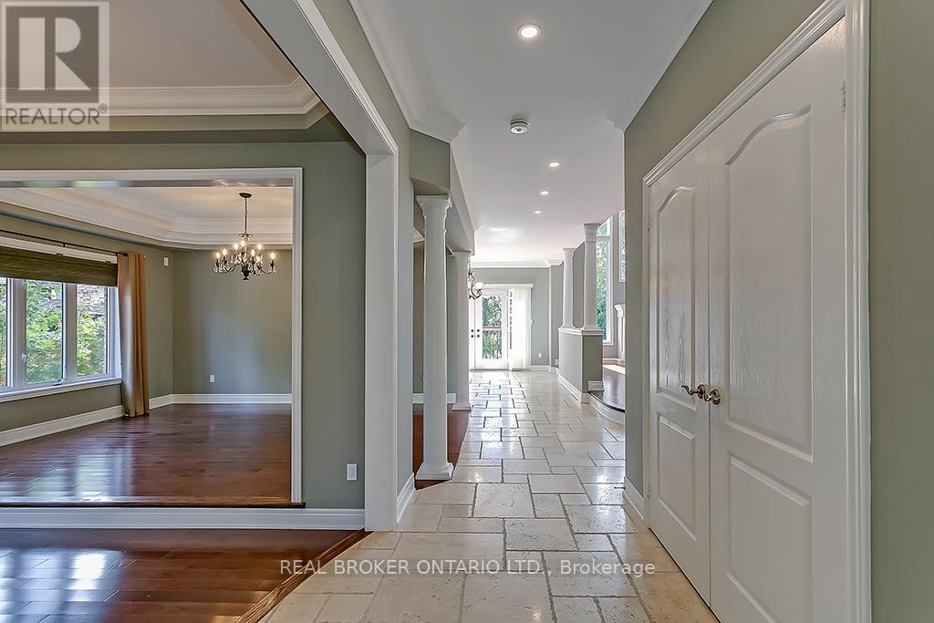 1510 Arrowhead Road, Oakville, Ontario  L6H 7V6 - Photo 4 - W13515202