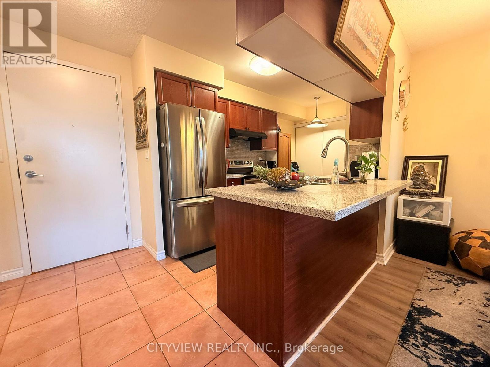 1721 - 3888 Duke Of York Boulevard, Mississauga, Ontario  L5B 4P5 - Photo 3 - W13515280