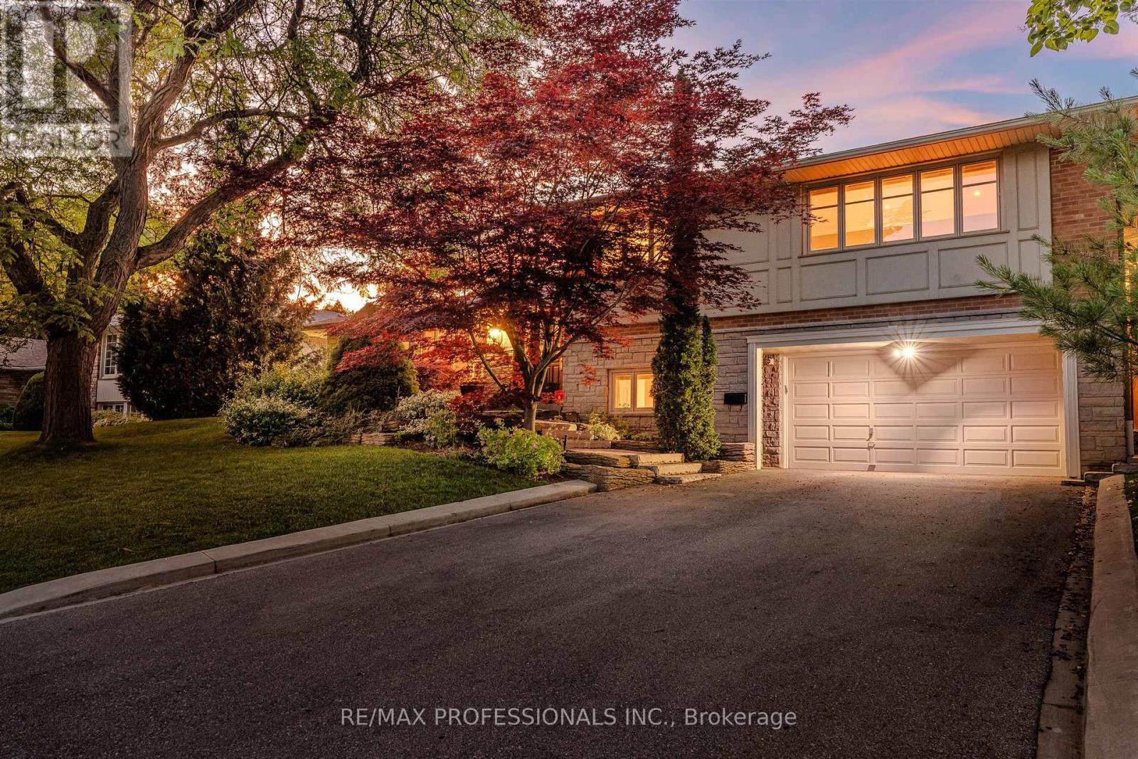 28 Aylesbury Road, Toronto, Ontario  M9A 2M5 - Photo 2 - W13515352