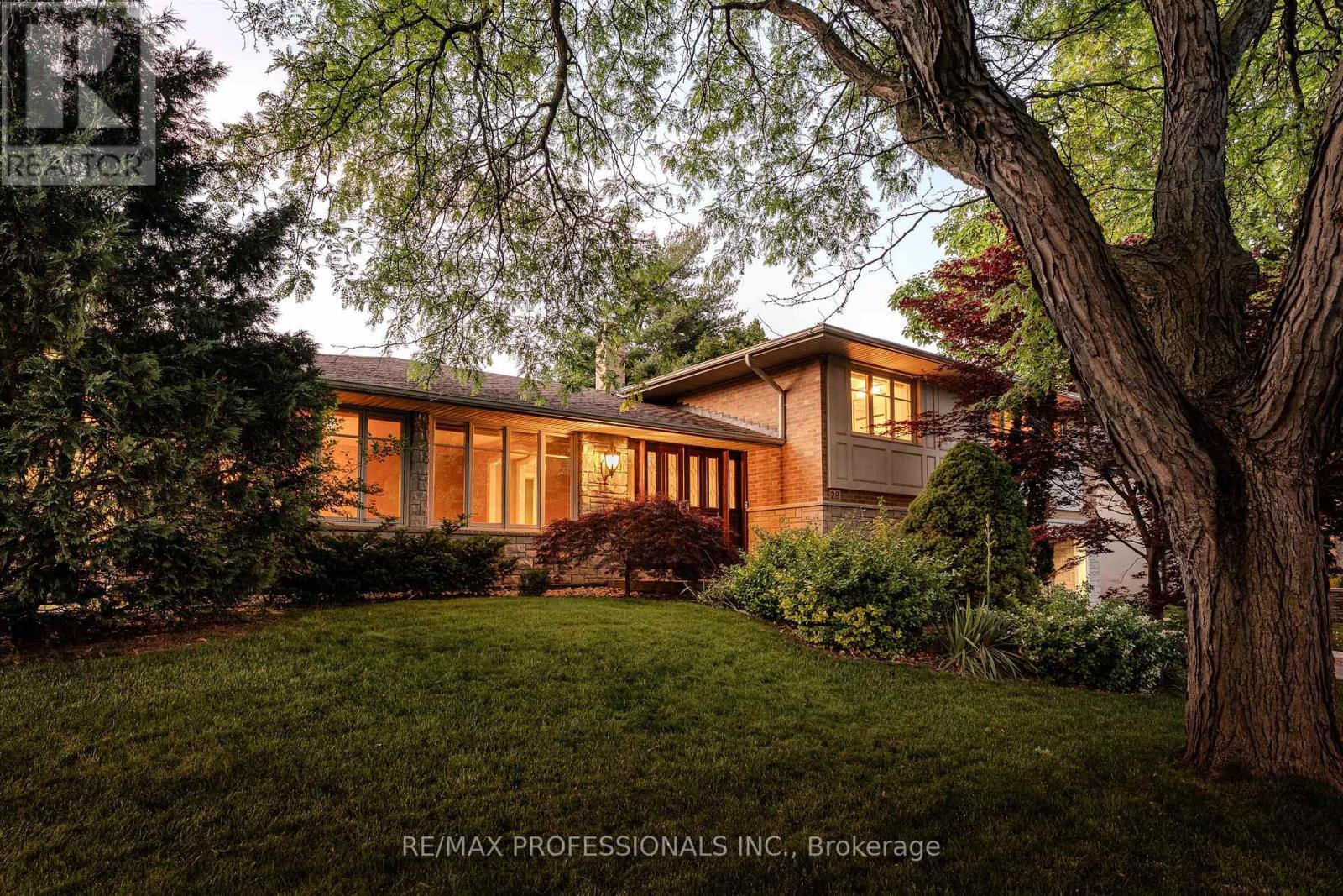 28 Aylesbury Road, Toronto, Ontario  M9A 2M5 - Photo 3 - W13515352