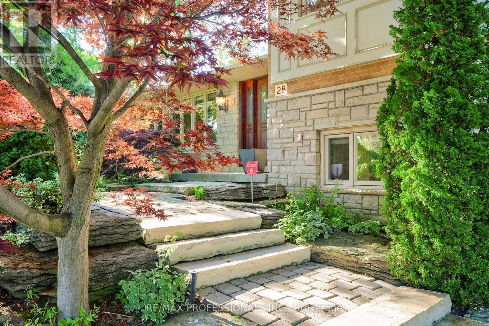 28 Aylesbury Road, Toronto, Ontario  M9A 2M5 - Photo 5 - W13515352
