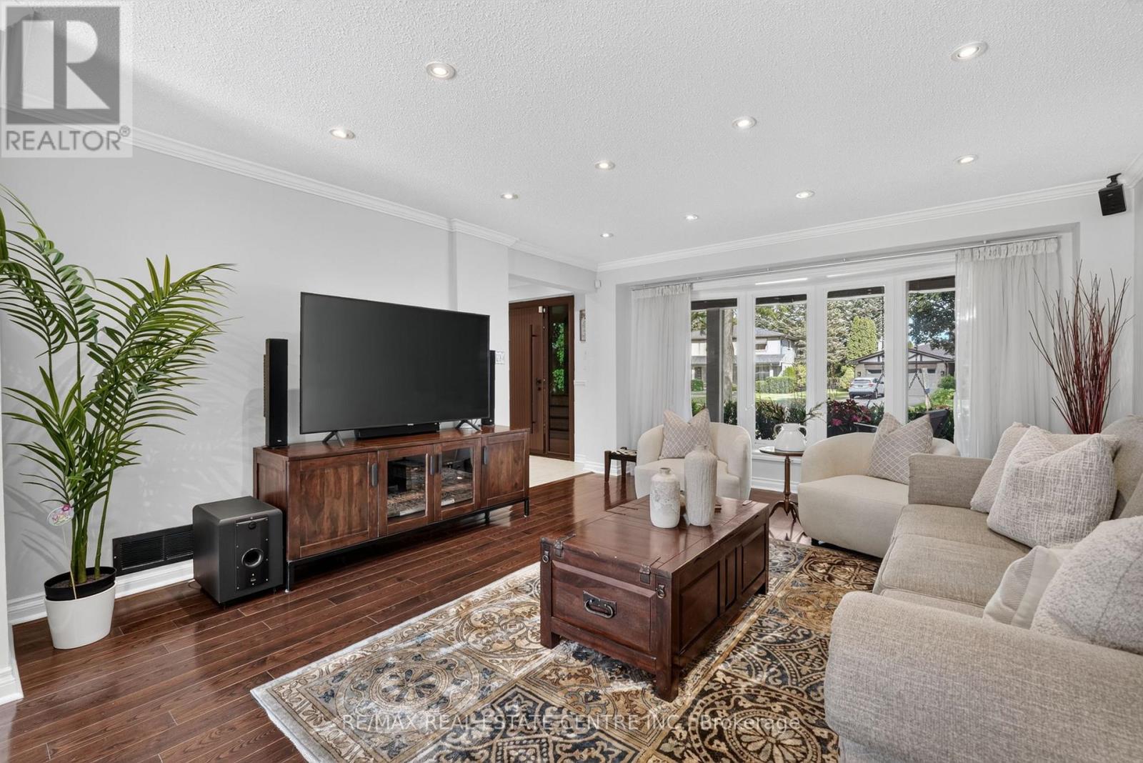403 Isabella Avenue, Mississauga, Ontario L5B 2K2 - Photo 12 - W13515386