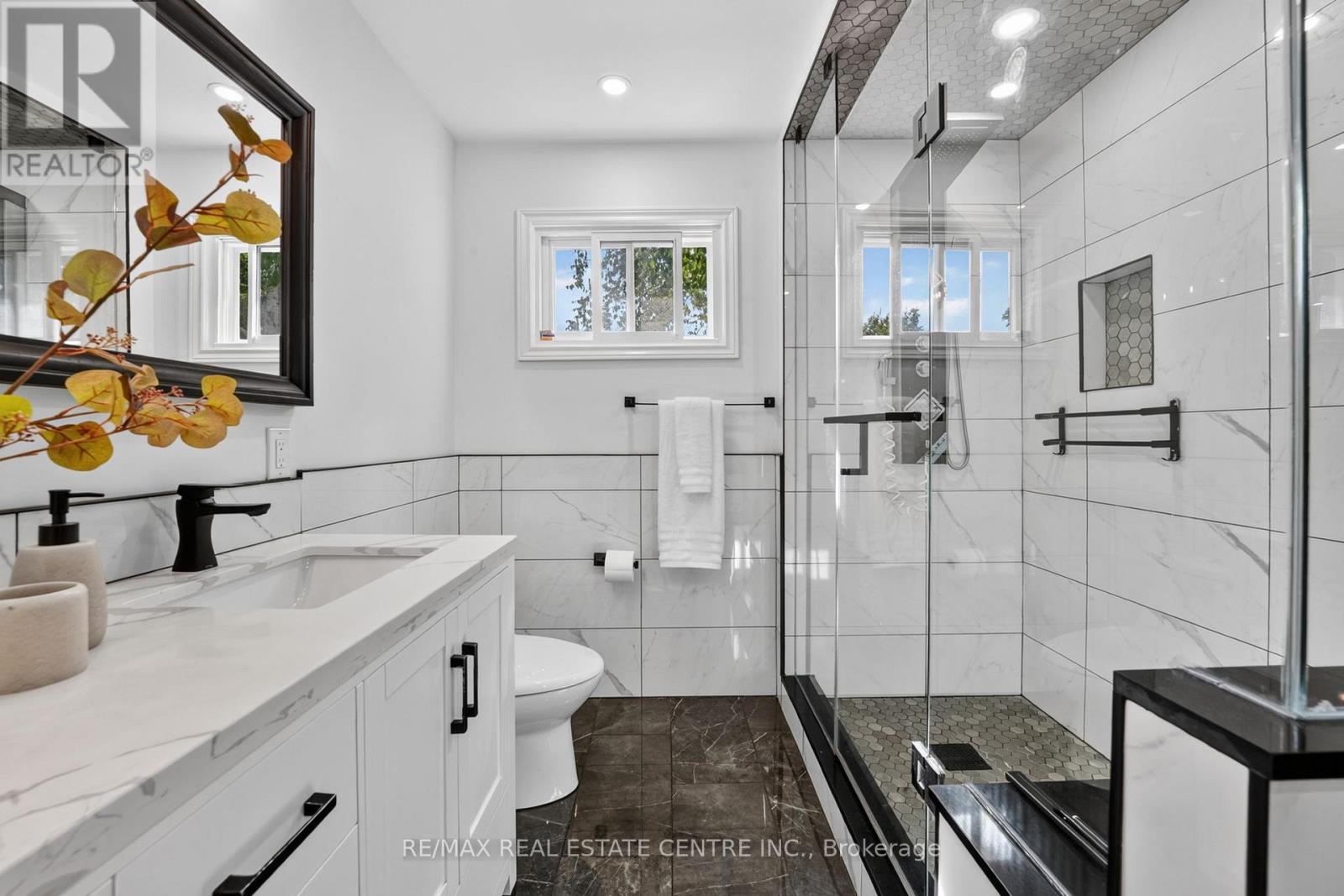 403 Isabella Avenue, Mississauga, Ontario L5B 2K2 - Photo 22 - W13515386