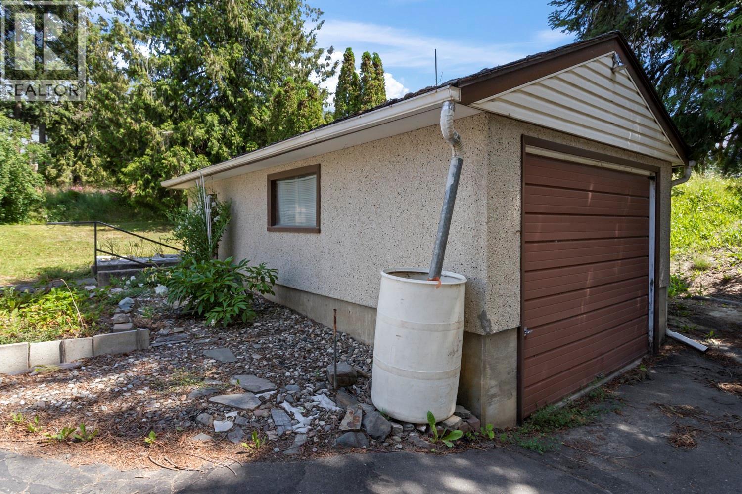 218 16th Avenue N, Creston, British Columbia V0B 1G5 - Photo 4 - 10377880