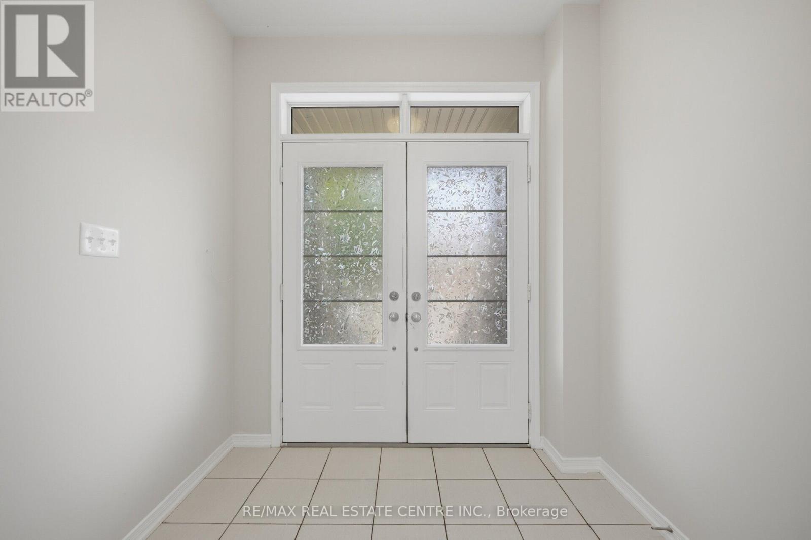 570 Windfields Farm Drive, Oshawa, Ontario  L1L 0L8 - Photo 5 - E13515530