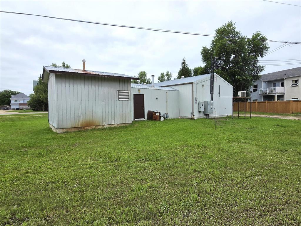 77 Dennis Street W, Gladstone, Manitoba  R0J 0T0 - Photo 3 - 202605675