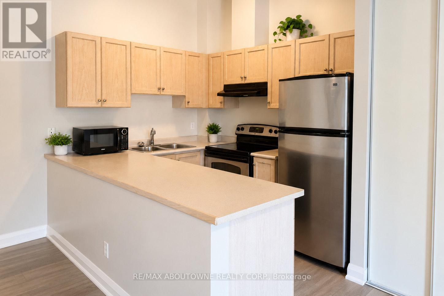 906 - 4140 Foxwood Drive, Burlington, Ontario  L7M 4R4 - Photo 2 - W13515476