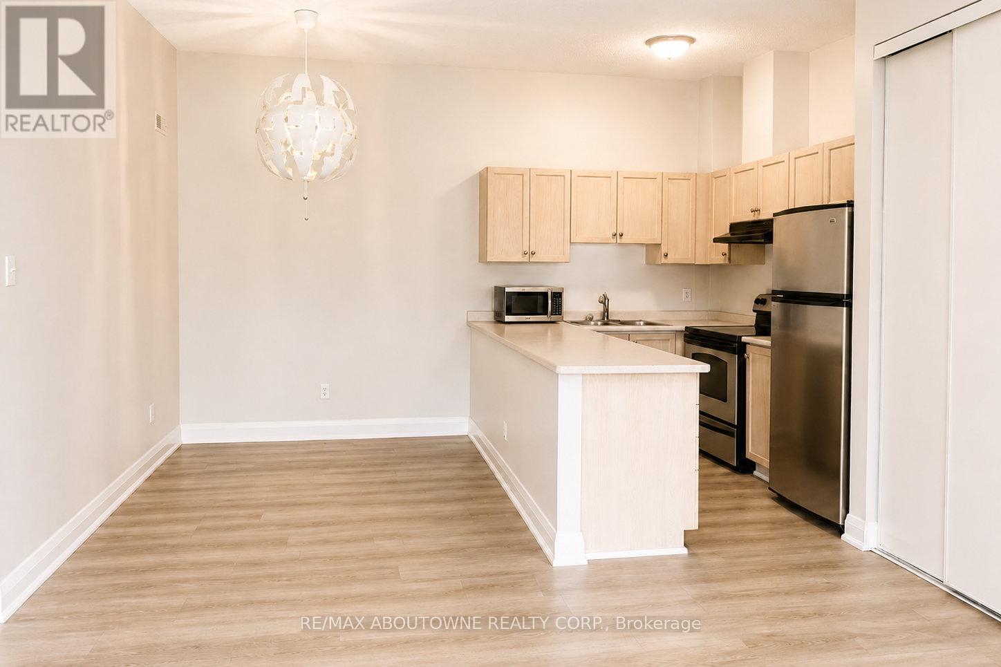 906 - 4140 Foxwood Drive, Burlington, Ontario  L7M 4R4 - Photo 4 - W13515476