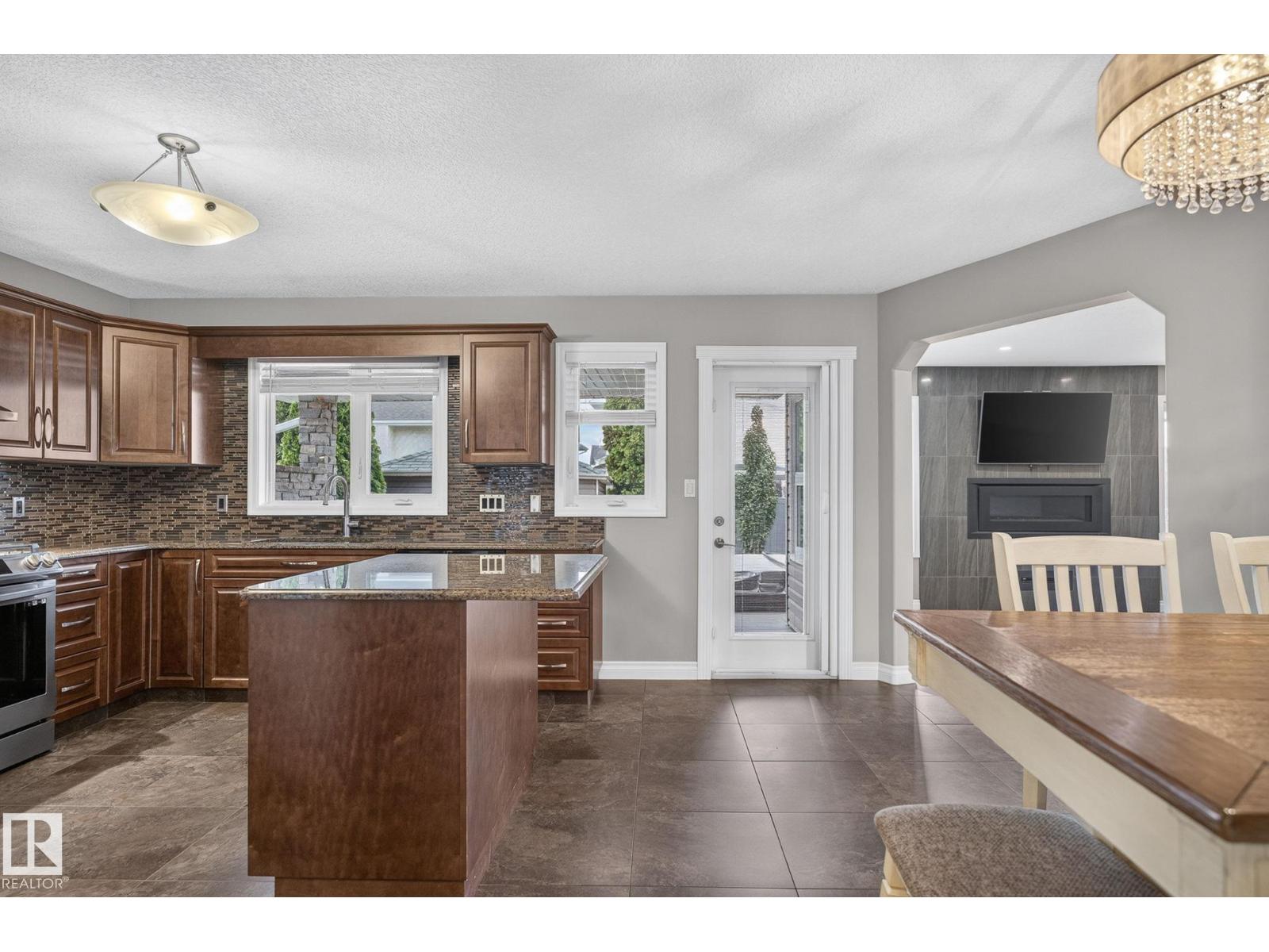 370 Hollick-Kenyon Rd NW, Edmonton, Alberta  T5Y 2T6 - Photo 31 - E4496766