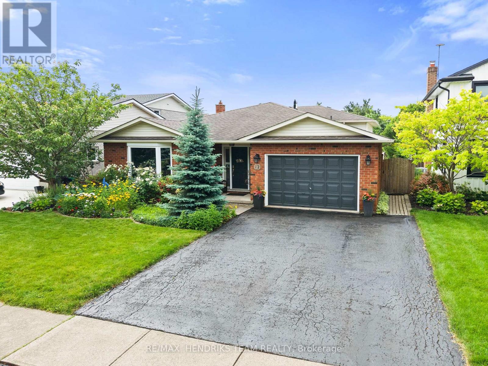 12 STONEBRIDGE GATE, St. Catharines (Grapeview)