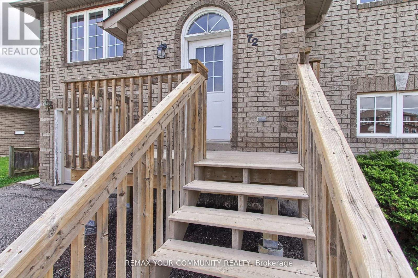 Main - 72 Ambler Bay, Barrie, Ontario  L4M 7A6 - Photo 2 - S13515074