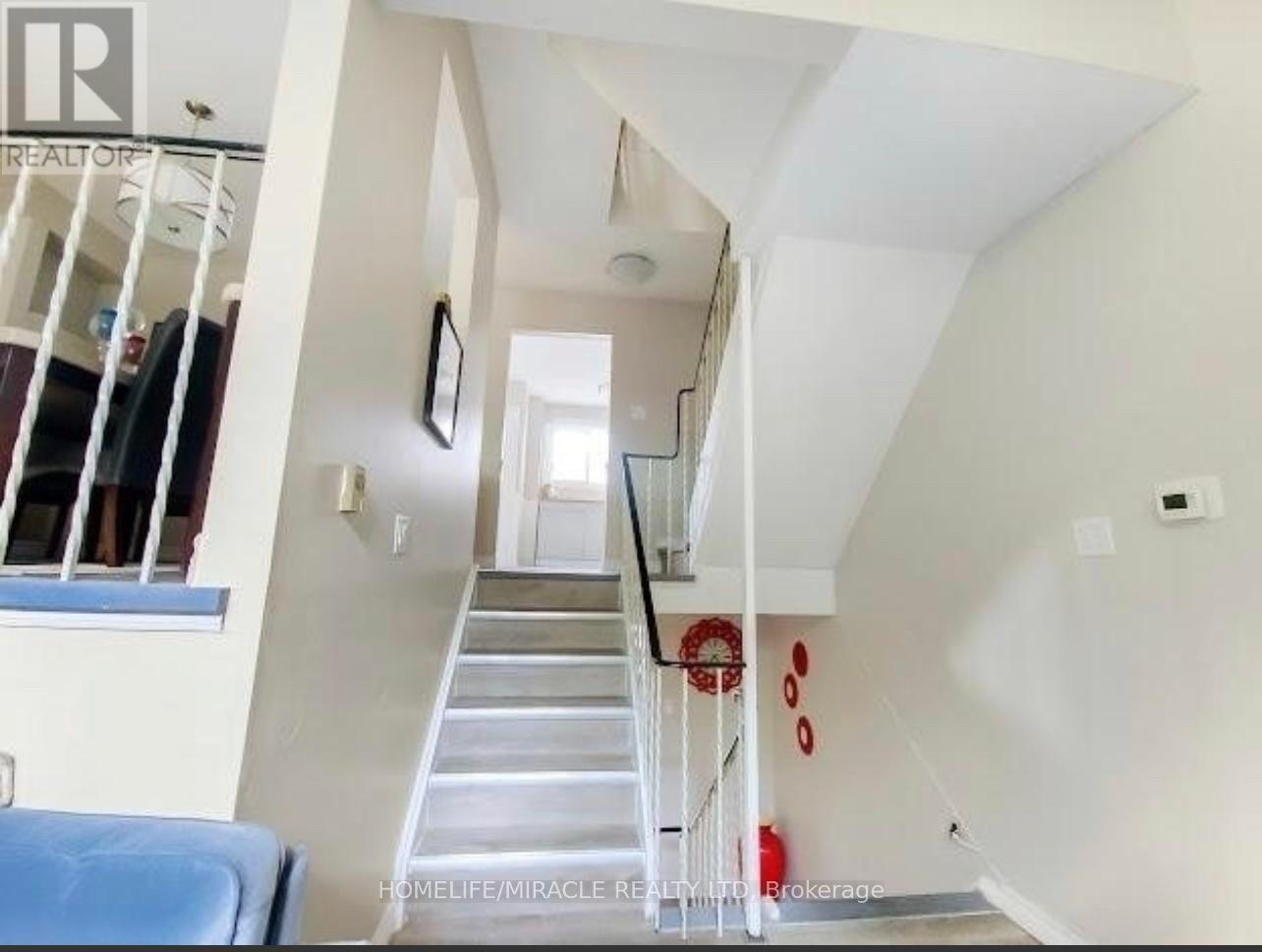 23 Mccallum Court, Brampton, Ontario  L6W 3M4 - Photo 8 - W12796002