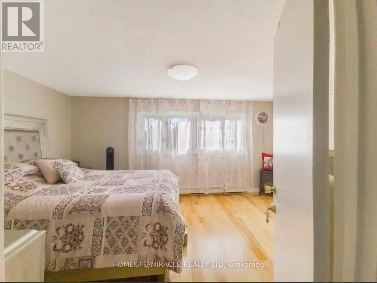 23 Mccallum Court, Brampton, Ontario  L6W 3M4 - Photo 11 - W12796002